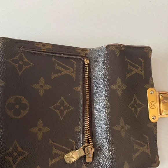 Louis Vuitton Wallet with gold bucket closure - Picture 7 of 8
